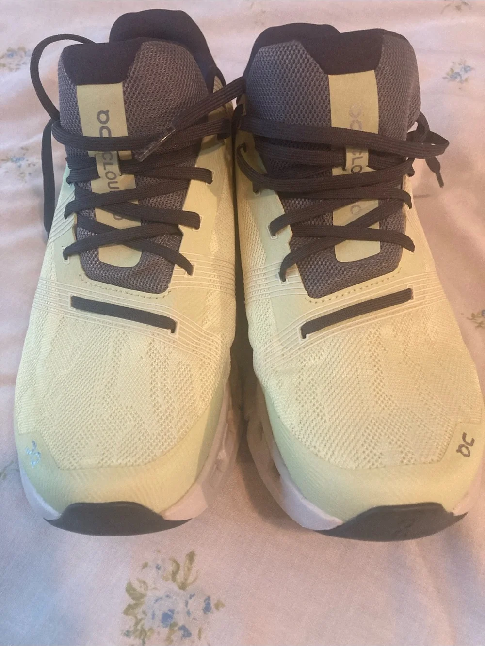 On Running Lace-Up Running Shoes